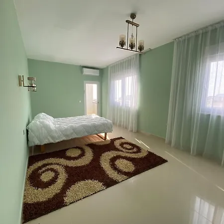 Four-bedroom By The Sea Apartment *
